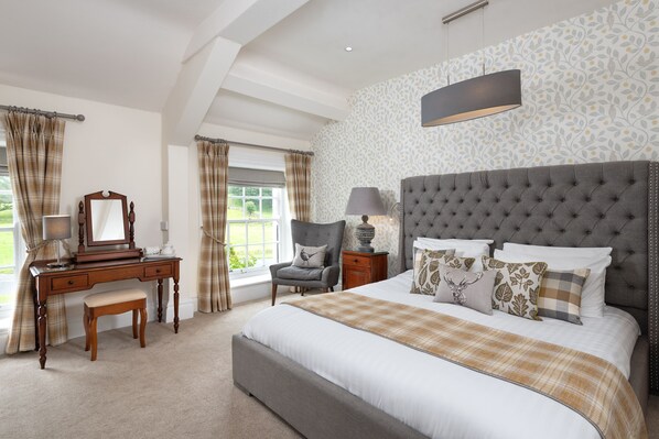 غرفة سوبيريور مزدوجة | خزنة داخل الغرفة ومكتب ومكواة/لوح كي وأسرّة أطفال/رضّع (مجانًا)