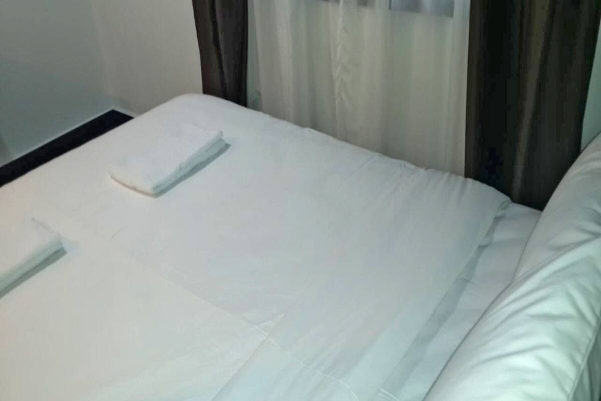 Deluxe Double | Desk, iron/ironing board (on request), WiFi (free)