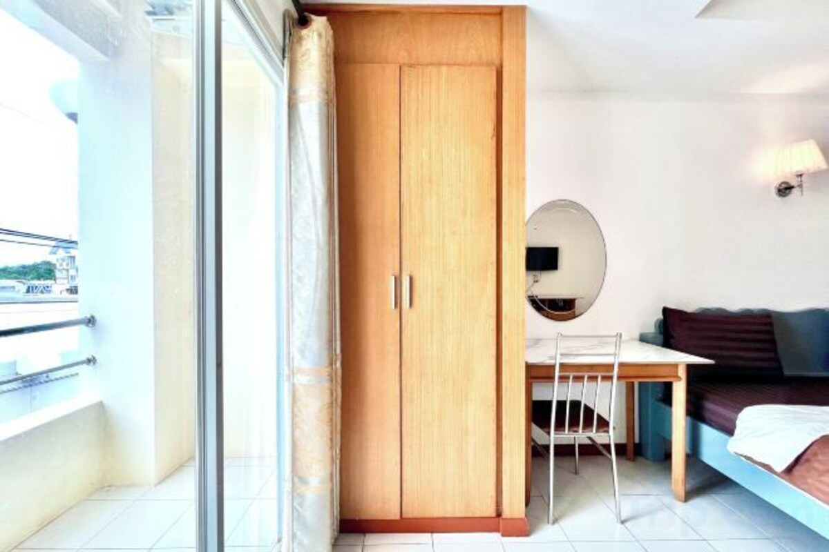 Desk, WiFi (free), bed sheets