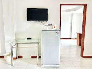 1 bedroom, desk, free WiFi, bed sheets