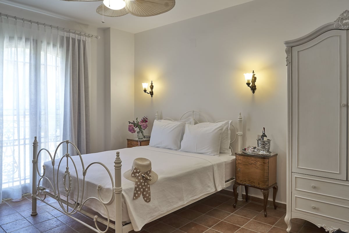 Standard Double Room, Garden View
