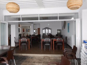 Breakfast, dinner served; local and international cuisine, beach views  - Coral Seas Beach Hikkaduwa (Hikkaduwa)