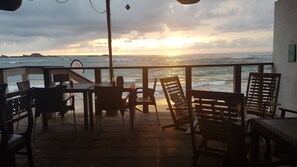 Breakfast, dinner served; local and international cuisine, beach views  - Coral Seas Beach Hikkaduwa (Hikkaduwa)