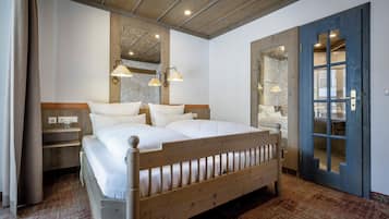 Deluxe-Doppelzimmer, Balkon | Hochwertige Bettwaren, Minibar, Zimmersafe, Schreibtisch