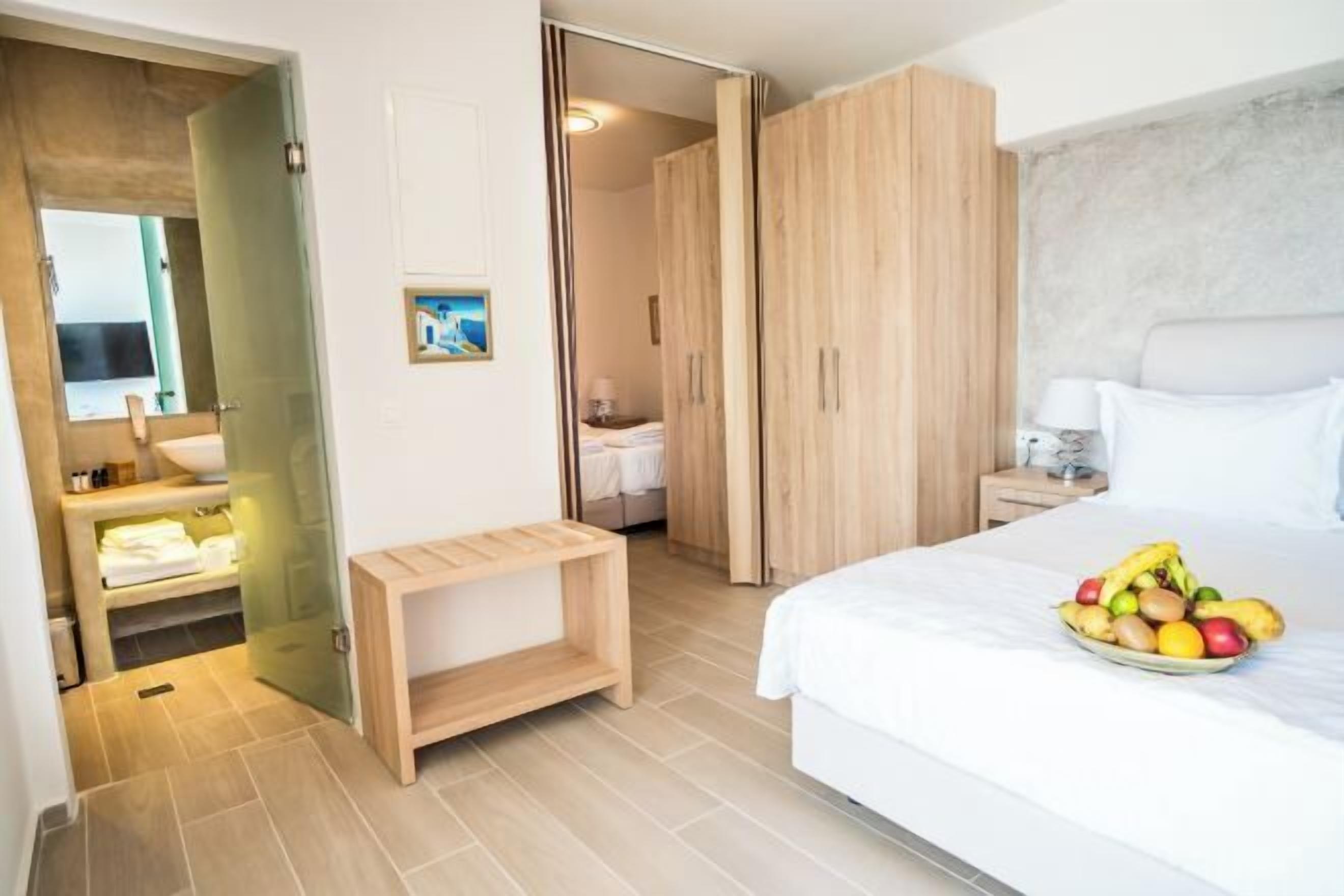 Minibar, in-room safe, individually decorated, individually furnished