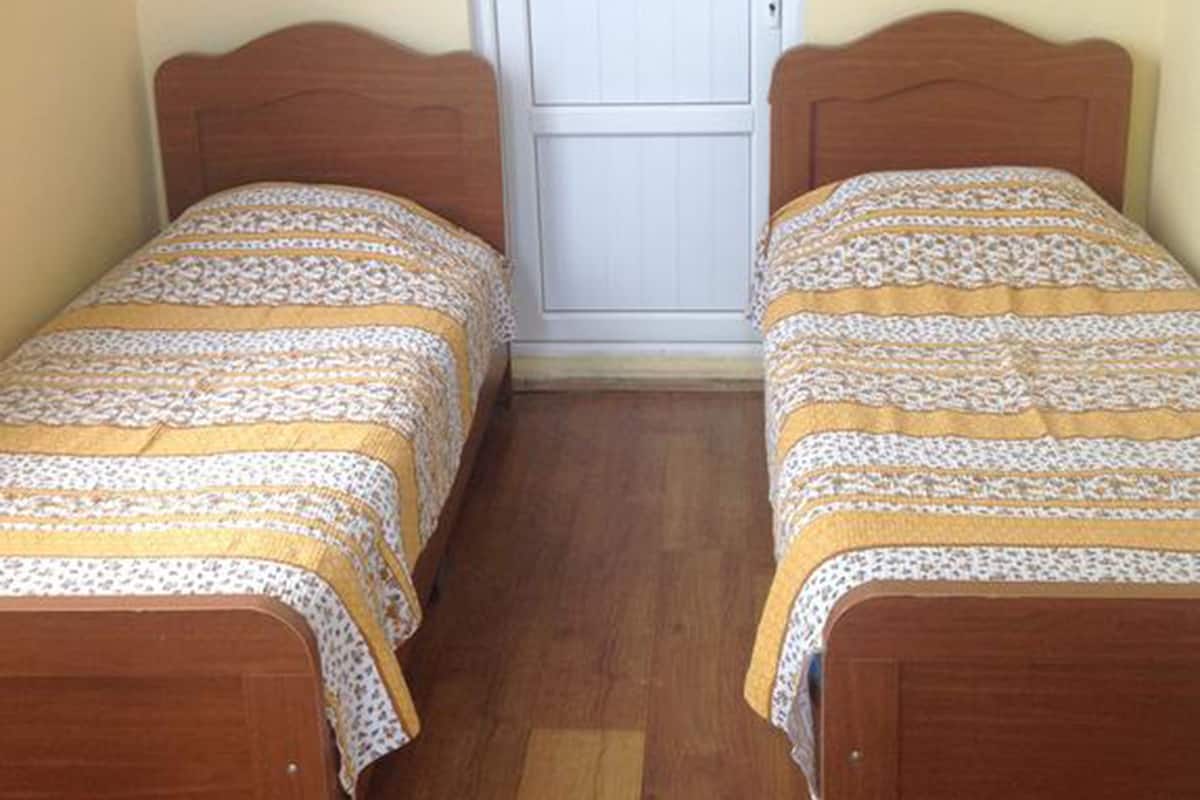 Economy-Zweibettzimmer | Zustellbetten, kostenloses WLAN
