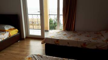 Vierpersoonskamer, uitzicht op zee | Extra bedden (toeslag), gratis wifi