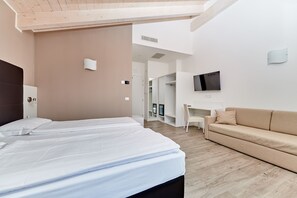 Superior Room, Lake View | Mini-refrigerator - Maso Tobel Riva del Garda (Riva del Garda)