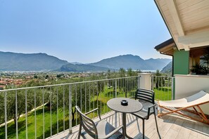 Rom – superior, utsikt mot innsjø | Terrasse/patio