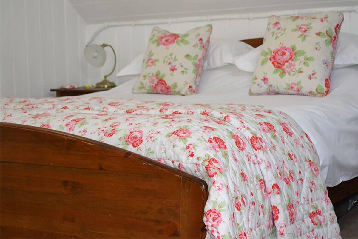 Camera, 1 letto king (Hawkstone - Large) | Con stile personalizzato, con arredamento individuale, una scrivania