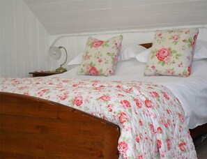 Quarto, 1 cama King (Hawkstone - Large) | Individualmente decorados, individualmente mobiliados, escrivaninha