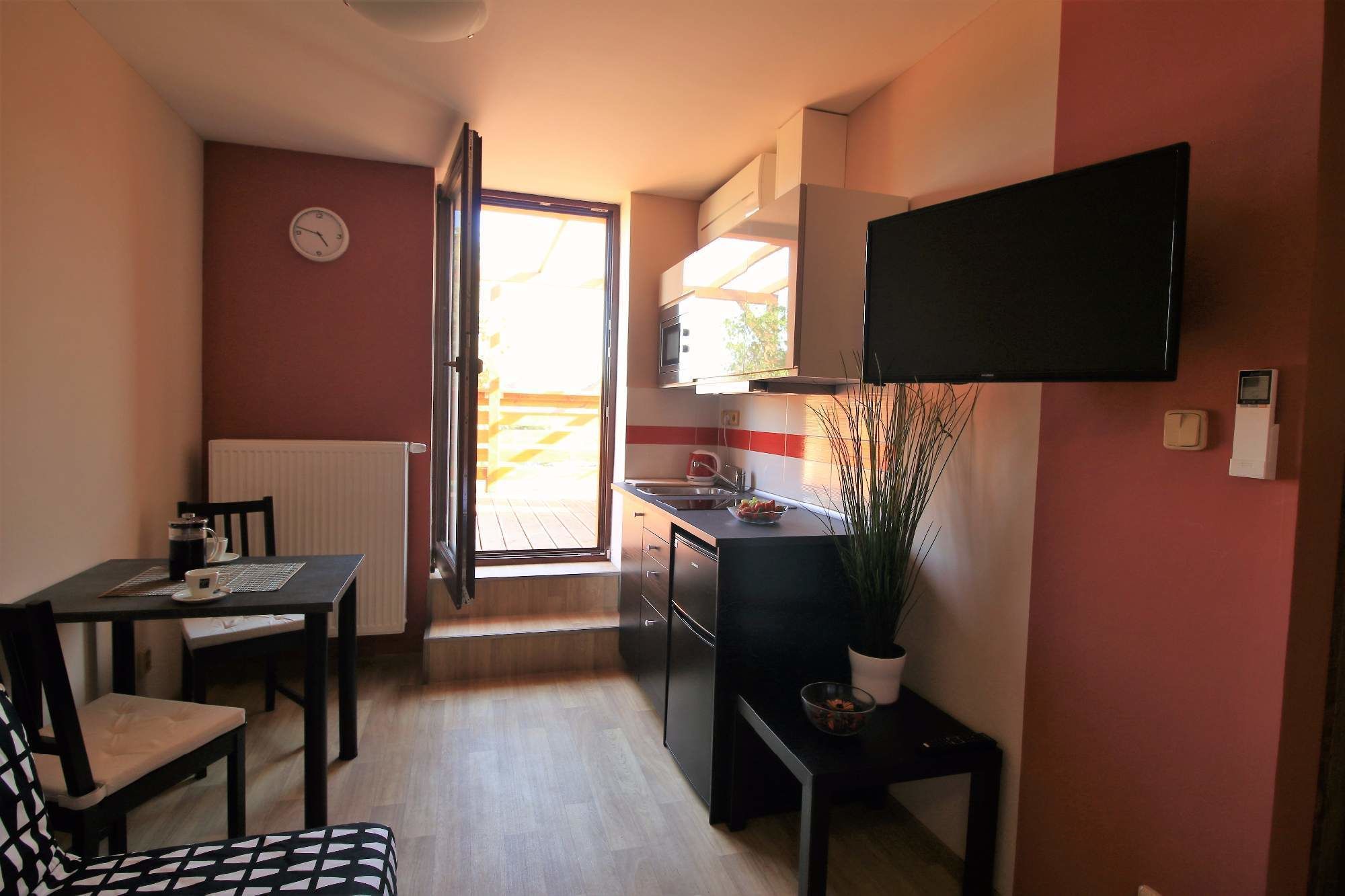 Comfort Apartment, Terrace (Kitchenette) | Living area | Flat-screen TV
