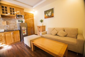 Flat-screen TV - Merin City Suites (Ho Chi Minh City)