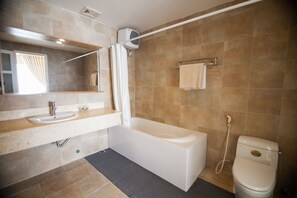 Appartamento Deluxe, 2 camere da letto, balcone | Bagno | Doccia, set di cortesia gratuito, asciugacapelli, pantofole
