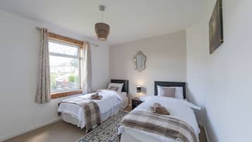 Family Apartment, 2 Bedrooms, Ground Floor | 1 bedroom, premium bedding, iron/ironing board, free cots/infant beds