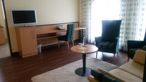 Comfort Apartment, 1 Double Bed with Sofa bed | Desk, laptop workspace, soundproofing, iron/ironing board - Apartments Aschheim (Aschheim)