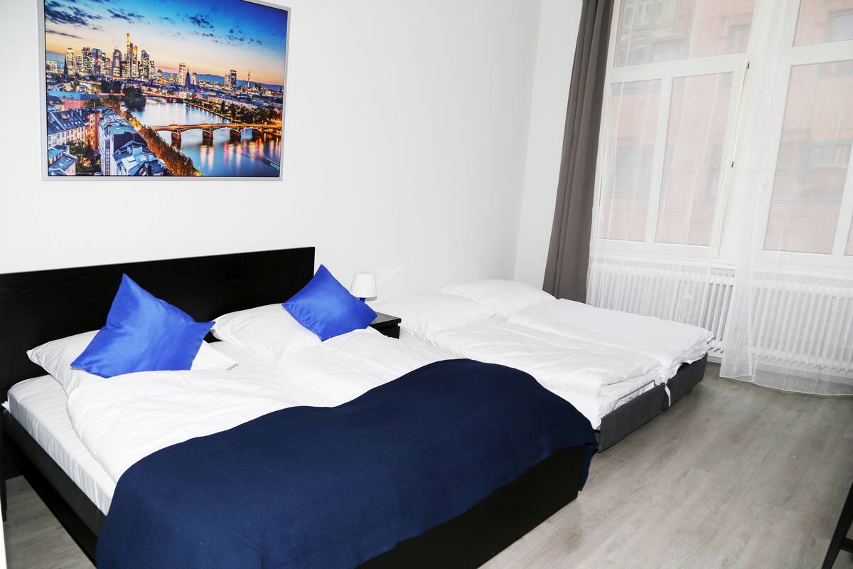 Chambre Quadruple | Bureau, fer et planche à repasser, Wi-Fi gratuit, draps fournis
