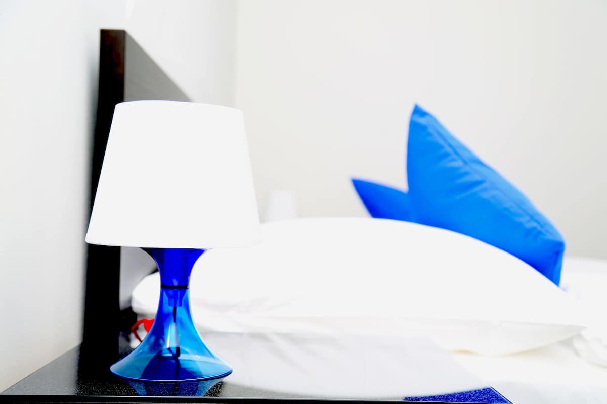 Bureau, fer et planche à repasser, Wi-Fi gratuit, draps fournis