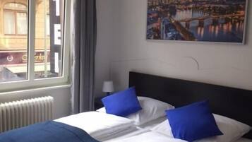 Standard-Doppelzimmer | Schreibtisch, Bügeleisen/Bügelbrett, kostenloses WLAN, Bettwäsche