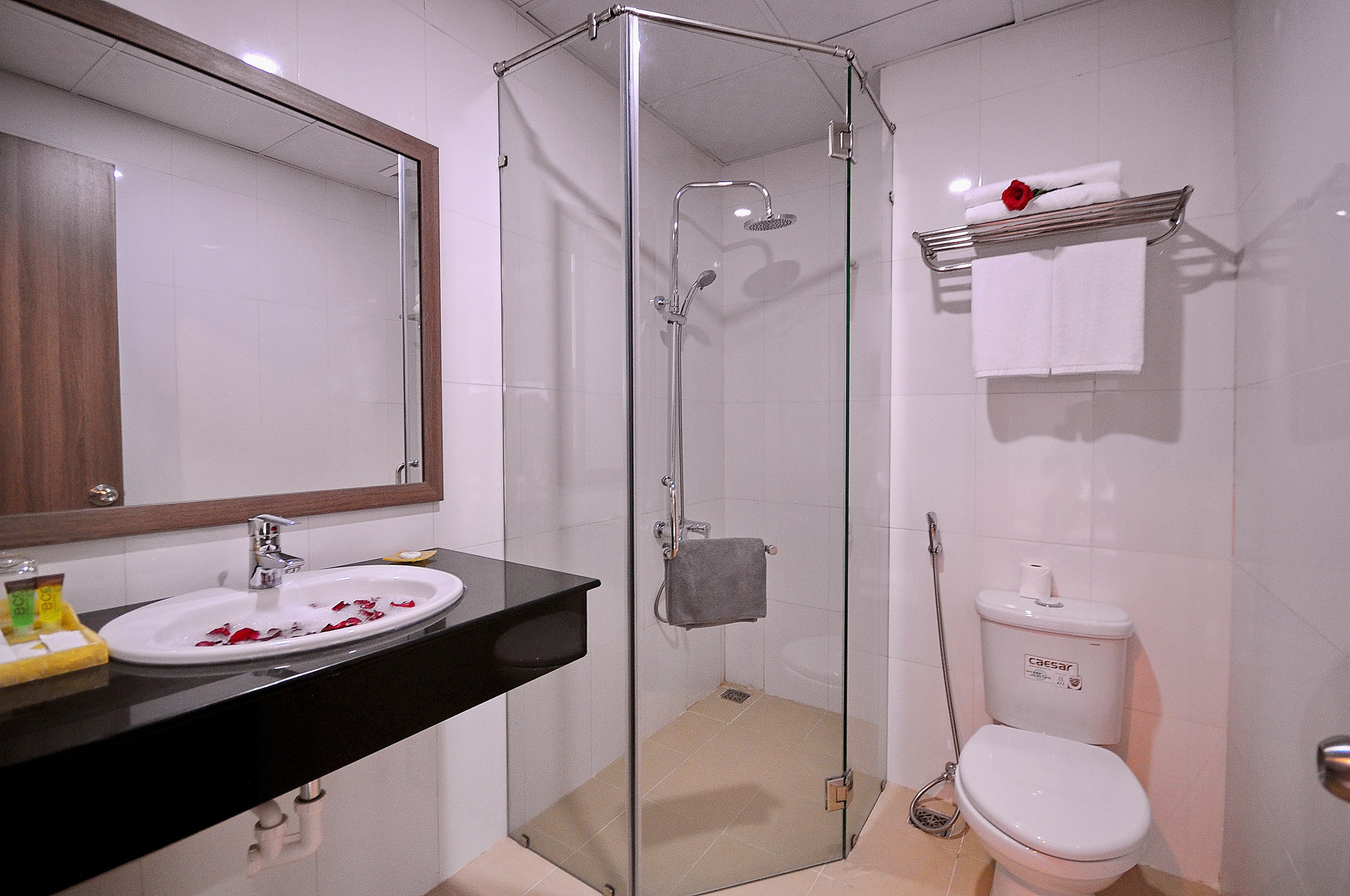 deluxe room, mountain view | bathroom shower