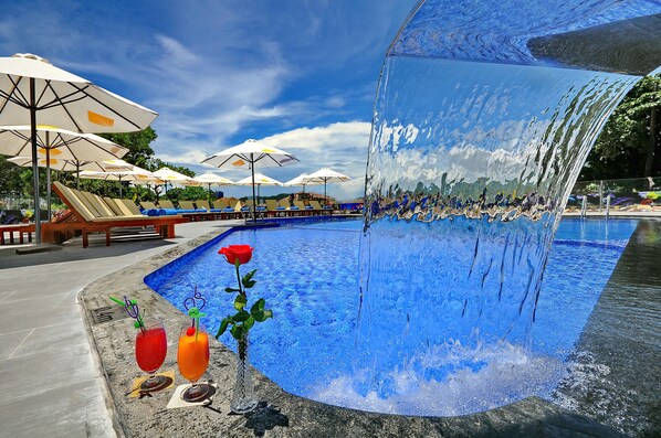 Outdoor pool, pool loungers