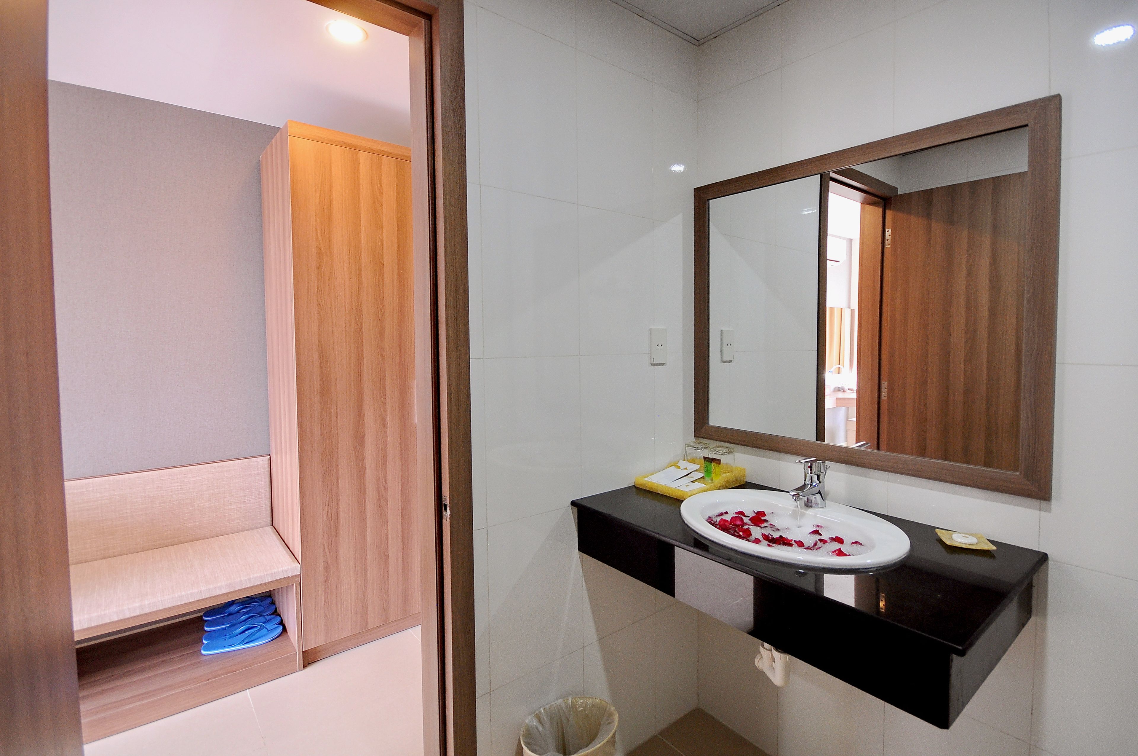 deluxe room, mountain view | bathroom sink