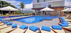 Outdoor pool, pool loungers