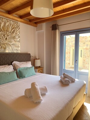 3 bedrooms, in-room safe, desk, iron/ironing board - Modus Vivendi Villas (Santorini)