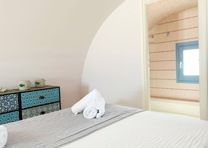 3 bedrooms, in-room safe, desk, iron/ironing board