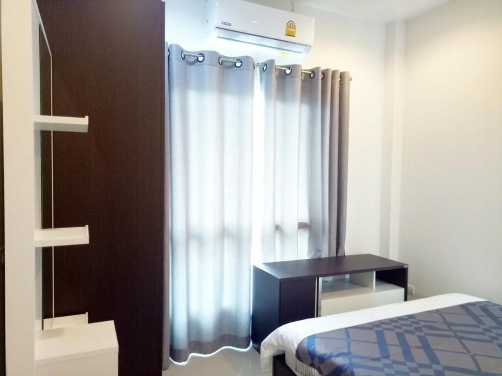 Minibar, free WiFi, bed sheets