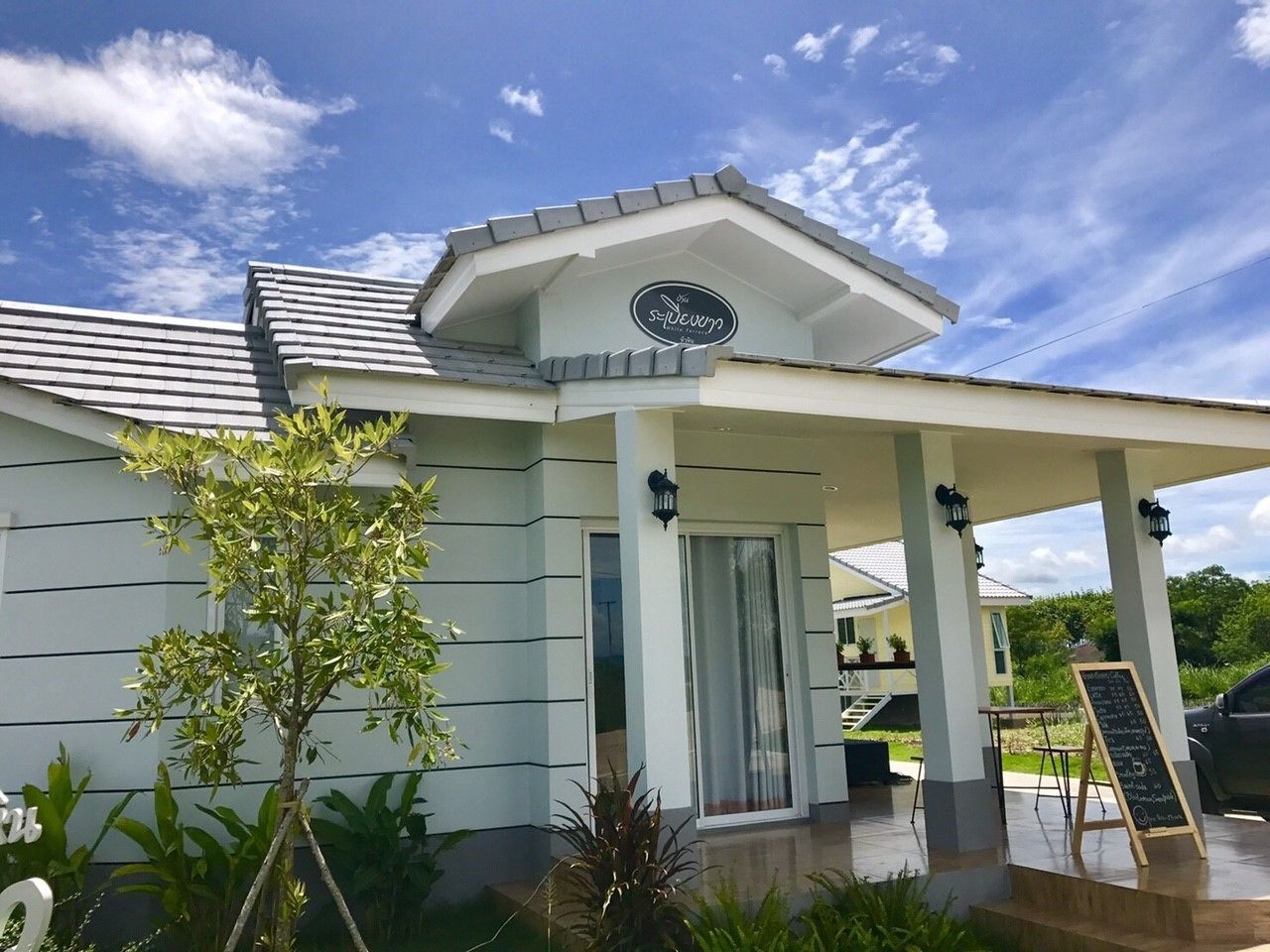 Vista frontal de la propiedad