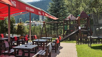 Children’s play area – outdoor