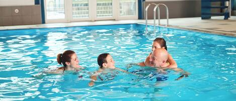 Indoor pool, sun loungers