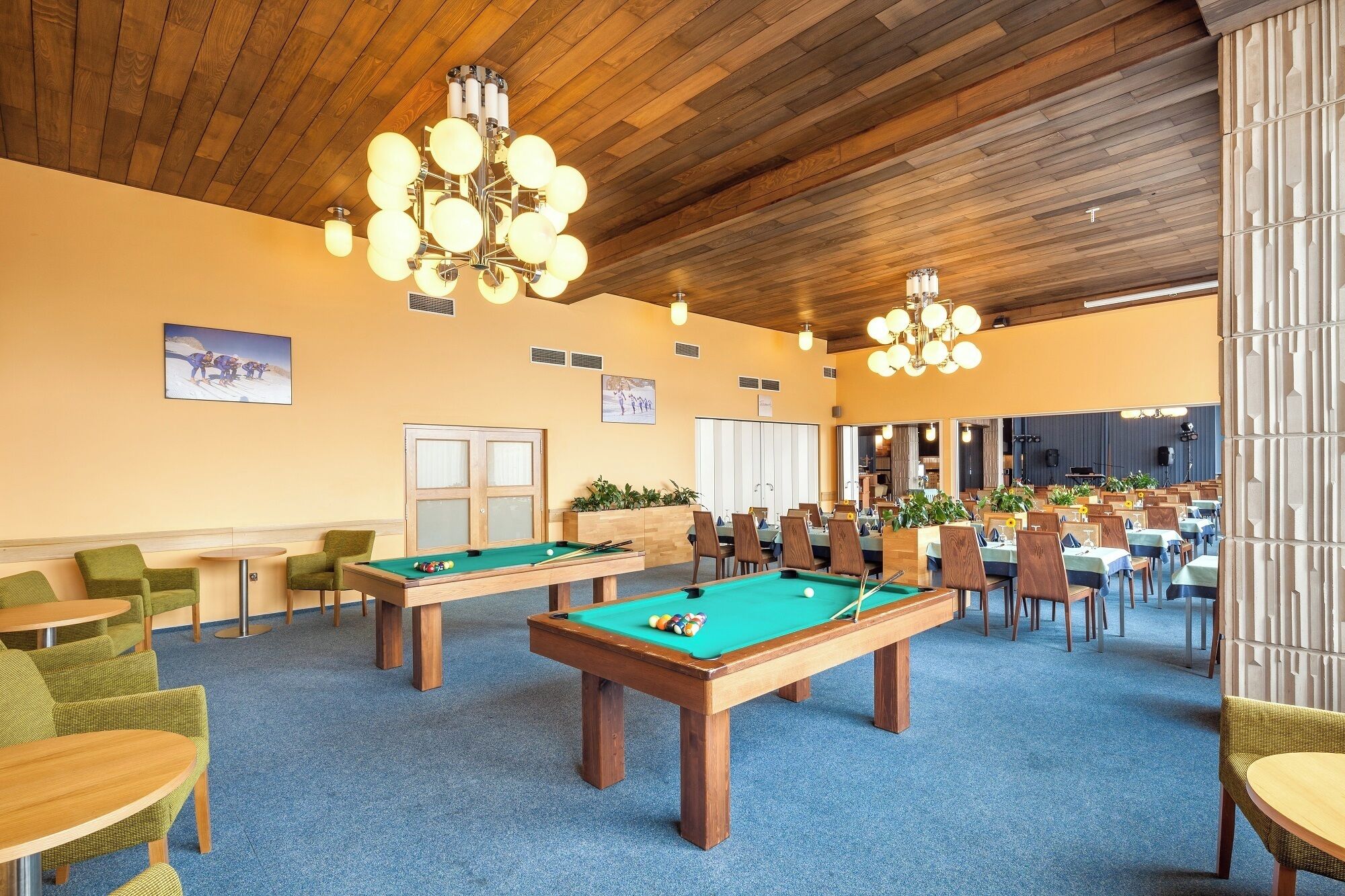 3 restaurants, breakfast, lunch served; local and international cuisine