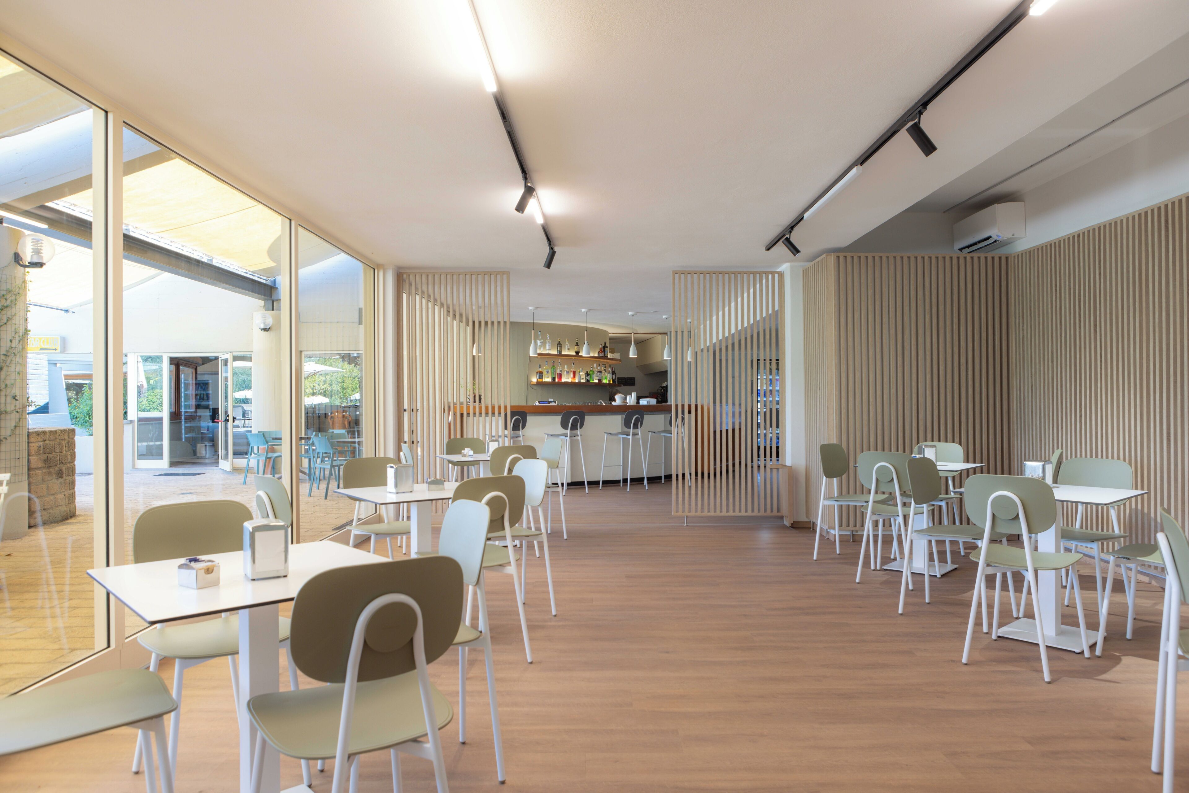 Bar en bord de piscine