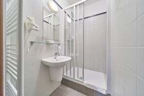 Two-Bedroom Apartment with Spa Package | Bathroom | Shower, free toiletries, hair dryer, towels - Apartmány Firn (Pec pod Snezkou)