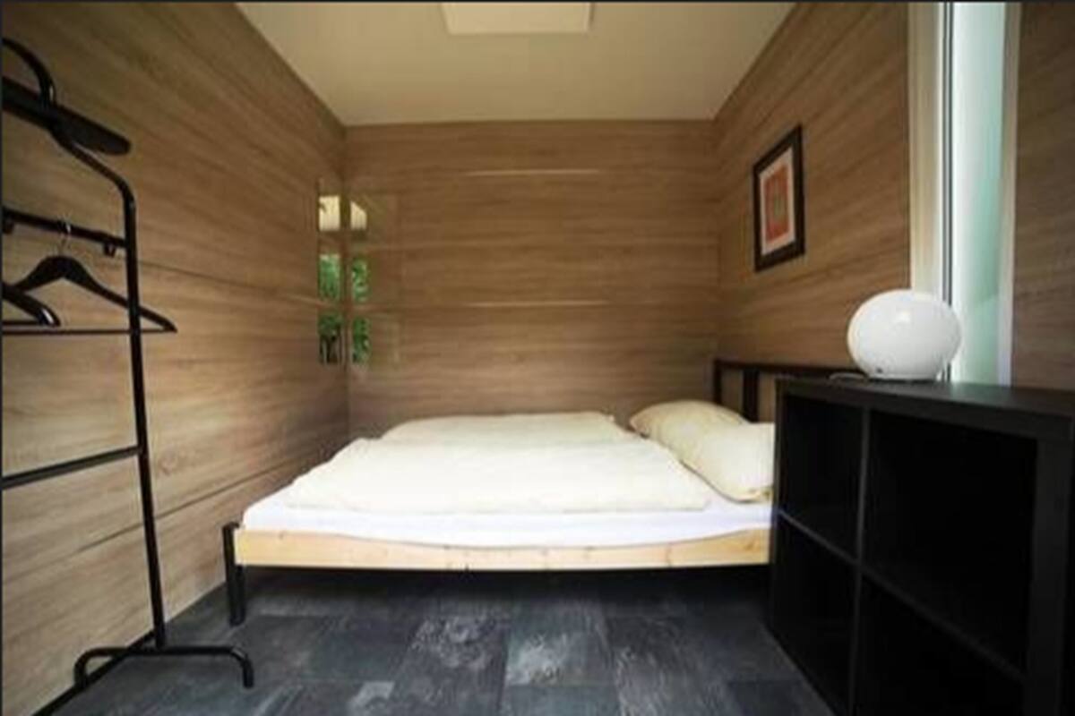 Cabaña, 1 cama matrimonial, baño compartido, vista al parque | Wifi gratis