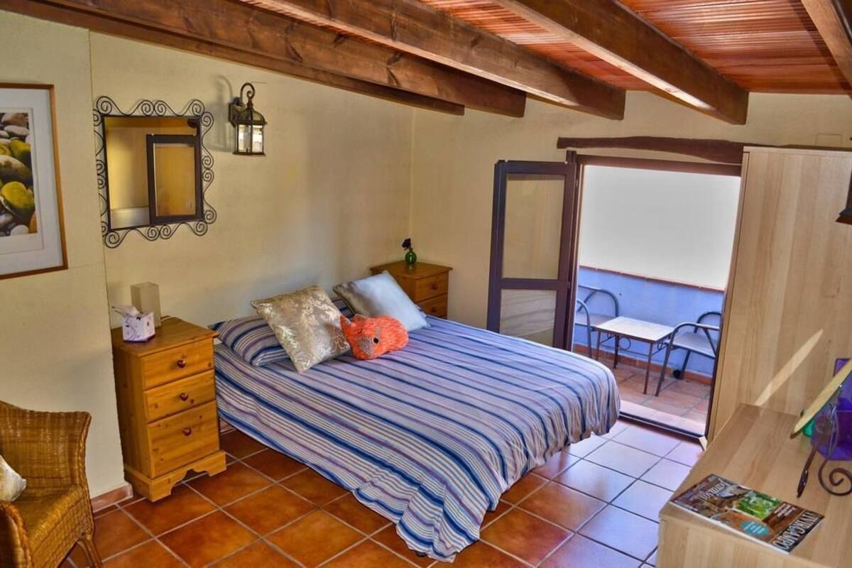 Chambre supĂ©rieure double, 1 lit double, terrasse | Rideaux dâobscurcissement, fer et planche Ă repasser