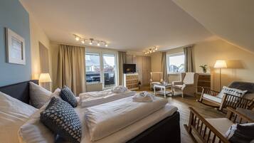 Junior-suite - 1 soveværelse - balkon (Deluxe) | Allergivenligt sengetøj, skrivebord, arbejdsområde til bærbare computere