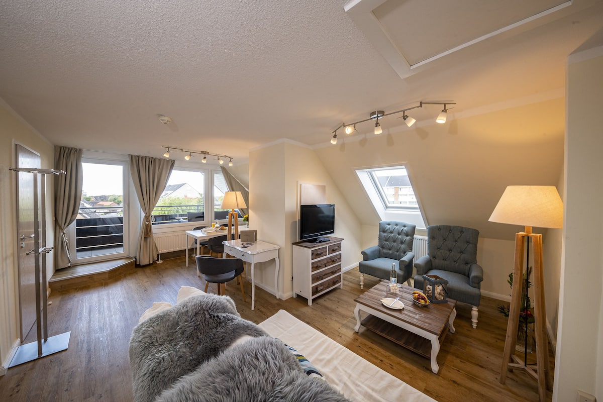 family suite, 2 bedrooms, balcony | living area | flat-screen tv