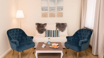 Deluxe Double Room, Balcony | Living area