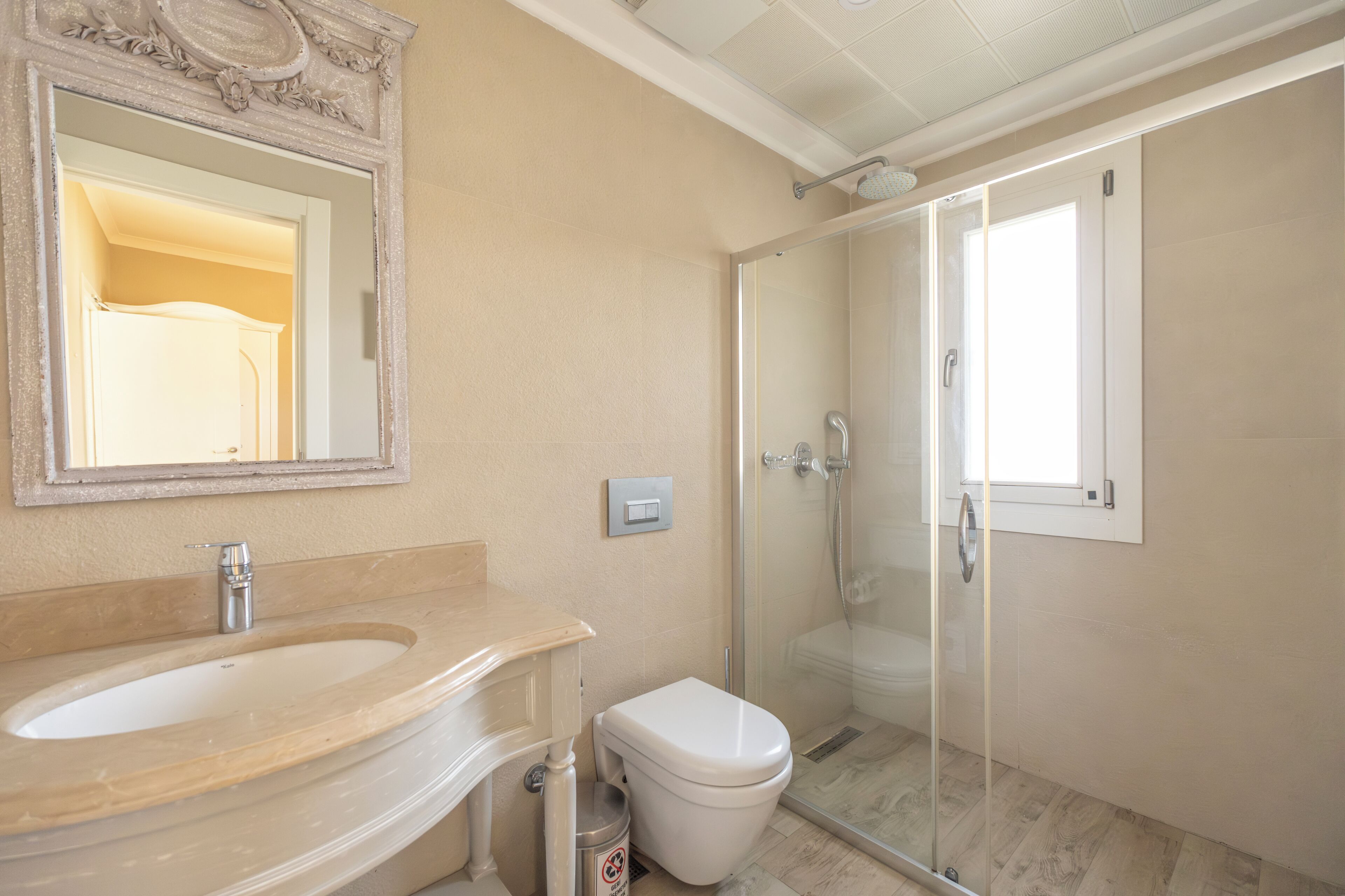 economy room | premium bedding, minibar, in-room safe, desk