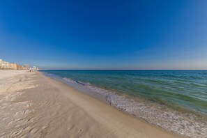 On the beach - Seaside Beach & Racquet 5614 (Orange Beach)
