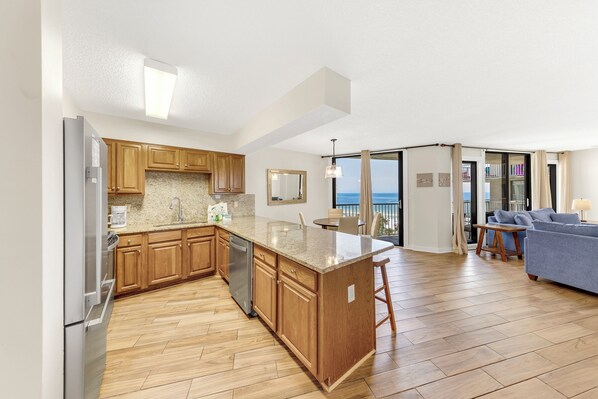 Premium Condo, 3 Bedrooms, Balcony | Private kitchen | Fridge, microwave, oven, stovetop - Seaside Beach & Racquet 5614 (Orange Beach)