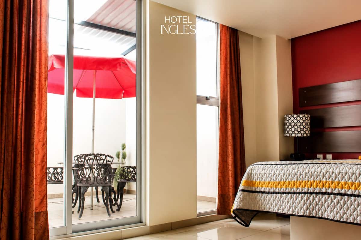 Chambre Premier | Coffre-fort, bureau, espace de travail pour ordinateurs portables