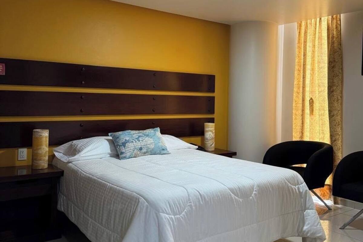 Habitación ejecutiva | Caja de seguridad en la habitación y escritorio