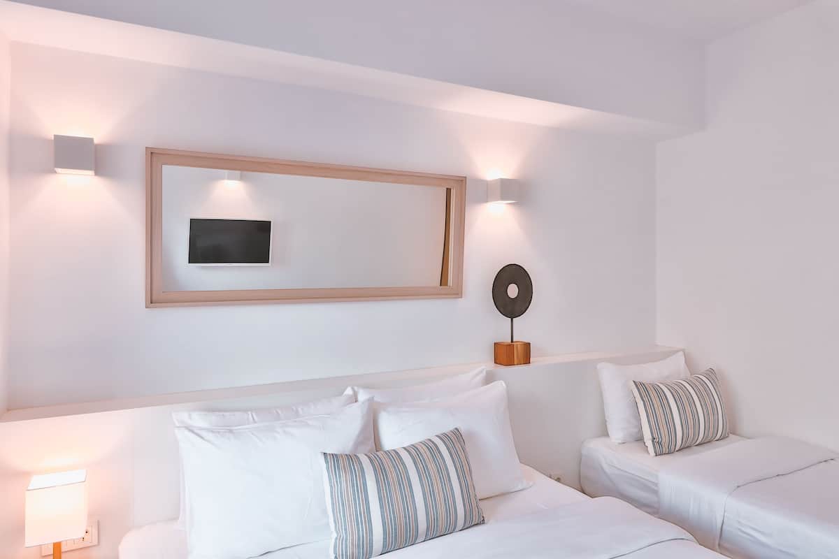 triple room, balcony | minibar, in-room safe, iron/ironing board, free wifi