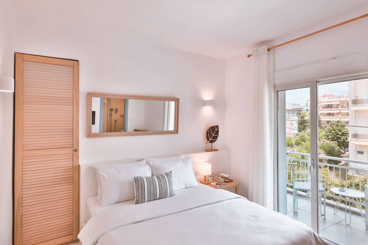 Double Room, Balcony | Minibar, in-room safe, iron/ironing board (on request), WiFi (free)
