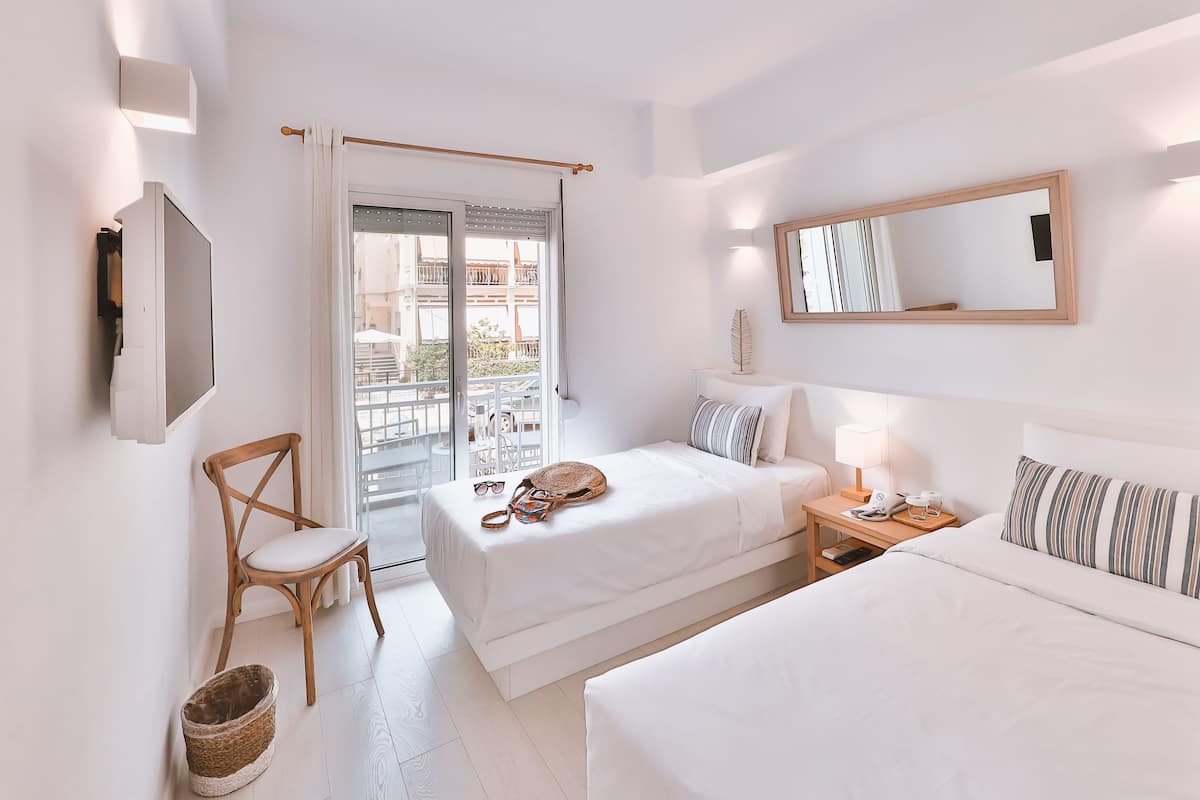 triple room, balcony | minibar, in-room safe, iron/ironing board, free wifi