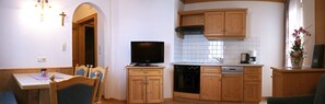 Refrigerador con freezer, horno, placa de cocina, lavavajillas
